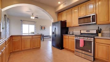 House (3 Bedrooms) | Interior