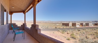 3 Mi to Lake Powell: Pet-friendly Page Home