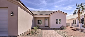 Bright Home w/ Yard, 4 Mi to Colorado River!