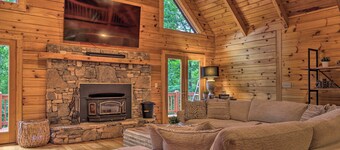 7 Mi to Ski Slopes: Mars Hill Cabin w/ Hot Tub!