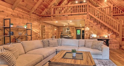 7 Mi to Ski Slopes: Mars Hill Cabin w/ Hot Tub!
