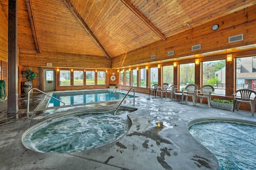 Gatlinburg Condo w/ Pool, Hot Tub, & Mtn Views!