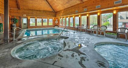 Gatlinburg Condo w/ Pool, Hot Tub, & Mtn Views!