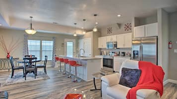 House (3 Bedrooms) | Interior