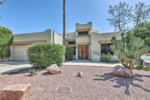 Interior - Community Pool: Pueblo Home Near Downtown Mesa (Mesa)