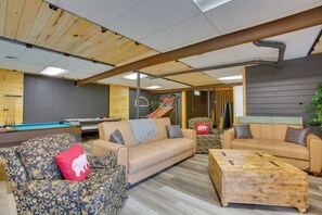 House (5 Bedrooms) | Interior