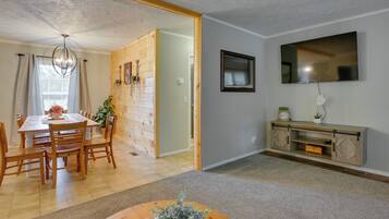 House (5 Bedrooms) | Interior