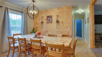 House (5 Bedrooms) | Interior