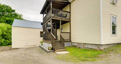Chic & Central Apartment ~ 6 Mi to Sebec Lake!