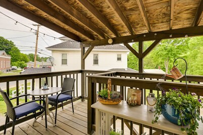 Chic & Central Apartment ~ 6 Mi to Sebec Lake!