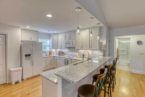 Bright Tallahassee Home, 5 Mi to Dtwn & Lake Ella!
