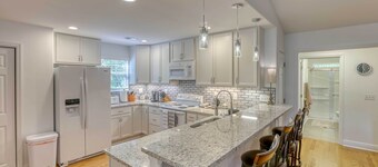 Bright Tallahassee Home, 5 Mi to Dtwn & Lake Ella!