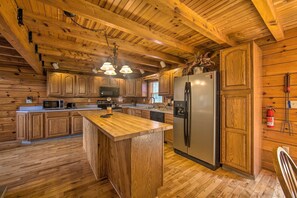 House (3 Bedrooms) | Private kitchen