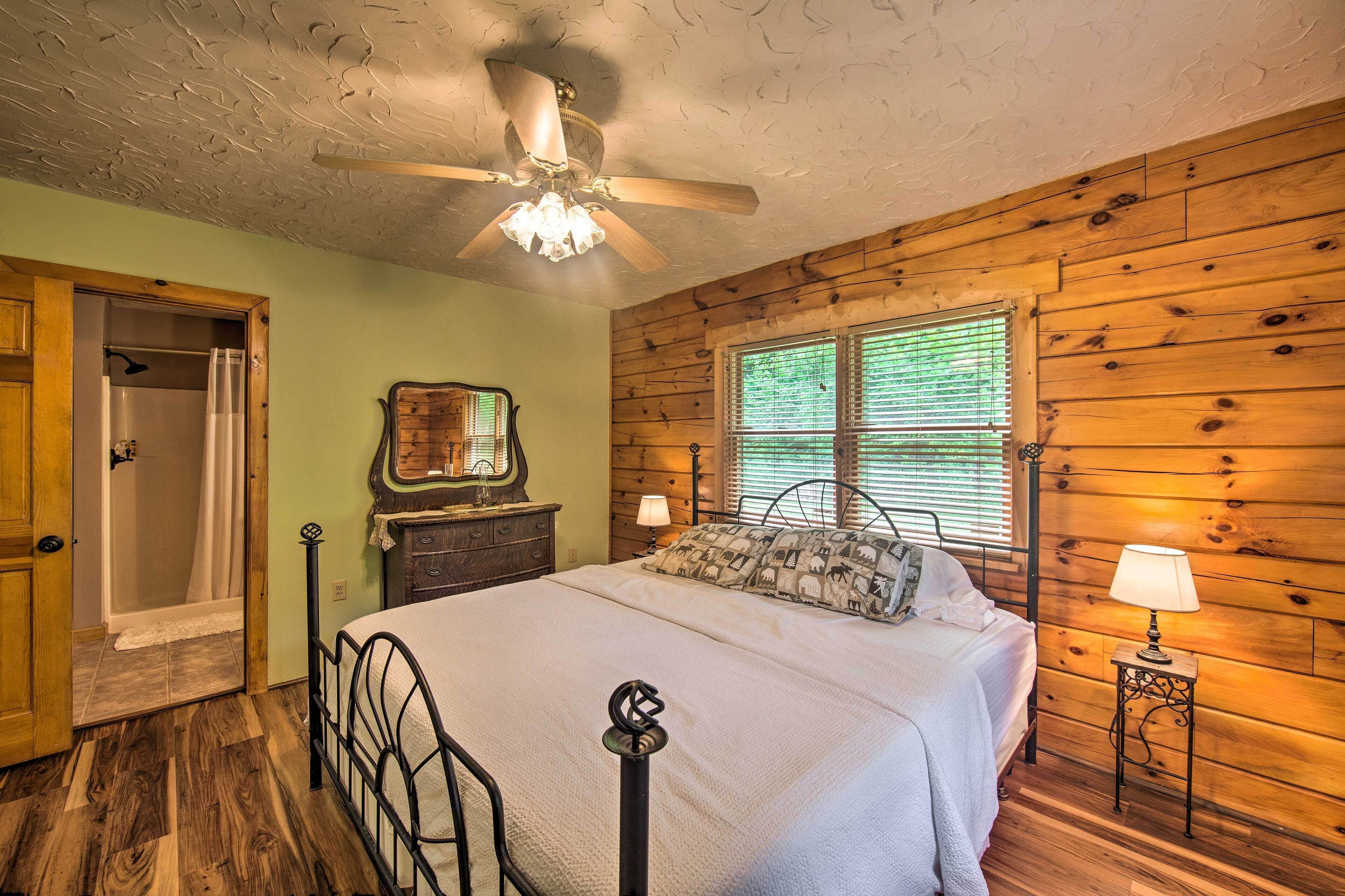 3 عدّة غرف نوم وأسرّة أطفال/رضّع (مجانًا) وملاءات أسرّة