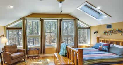 Romantic, Cozy Loft w/ Yard, 5 Miles to Clemson