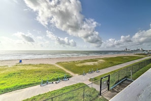 Apartment (1 Bedroom) | Interior - Oceanfront Corpus Christi Escape w/ Community Pool (Corpus Christi)