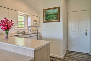 Interior - Cozy Branson Retreat - 13 Mi to Silver Dollar City (Branson)