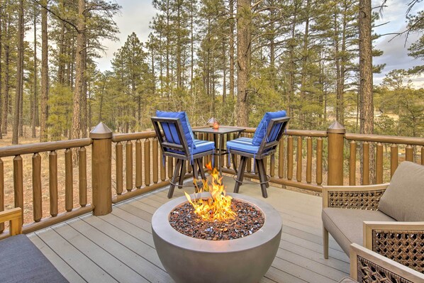 Interior - 3 Mi to Golf Course: Show Low Escape w/ Fire Pit (Show Low)