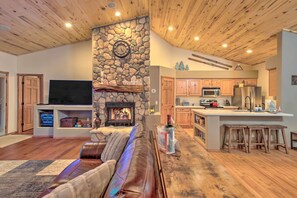 Interior - 3 Mi to Golf Course: Show Low Escape w/ Fire Pit (Show Low)