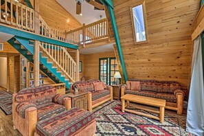 IPod dock, books - Overgaard Cabin w/ Hot Tub, Fire Pit & Deck! (Overgaard)