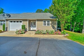 Interior - Henrico Hideaway w/ Lake Access + Boat Slip! (Henrico)