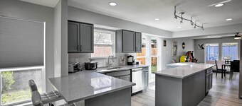 17 Mi to Dallas: Richardson Home w/ Hot Tub