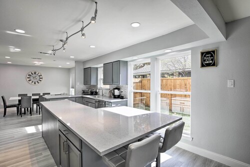 17 Mi to Dallas: Richardson Home w/ Hot Tub