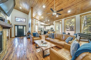 Interior - Broken Bow Family Cabin w/ Fireplace & Hot Tub! (Broken Bow)