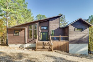 Interior - Broken Bow Family Cabin w/ Fireplace & Hot Tub! (Broken Bow)