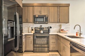 Apartment (5 Bedrooms) | Interior - Spacious St. George Townhome w/ Grill & Views! (St. George)