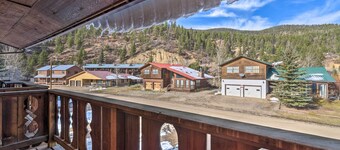 Downtown Red River Retreat w/ Mtn Views + Yard