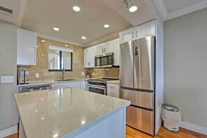 Apartment (1 Bedroom) | Interior - Modern Waterfront Hudson Condo w/ Resort Pool! (Hudson)