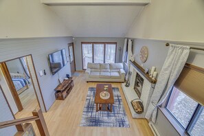 Interior - Near Bushkill Falls: Poconos Family Getaway! (East Stroudsburg)