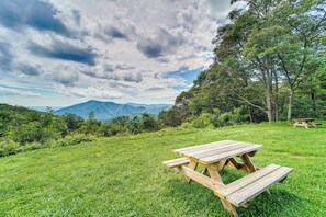 House (3 Bedrooms) | Interior - Wintergreen Resort Home w/ 2 Decks + Ski Access! (Nellysford)