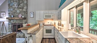 Wintergreen Resort Home w/ 2 Decks + Ski Access!