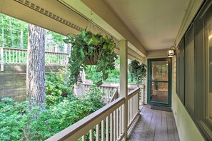 House (3 Bedrooms) | Interior - Wintergreen Resort Home w/ 2 Decks + Ski Access! (Nellysford)