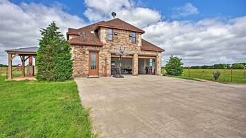 House (6 Bedrooms) | Interior