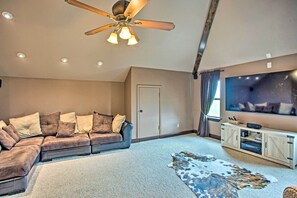 House (6 Bedrooms) | Interior