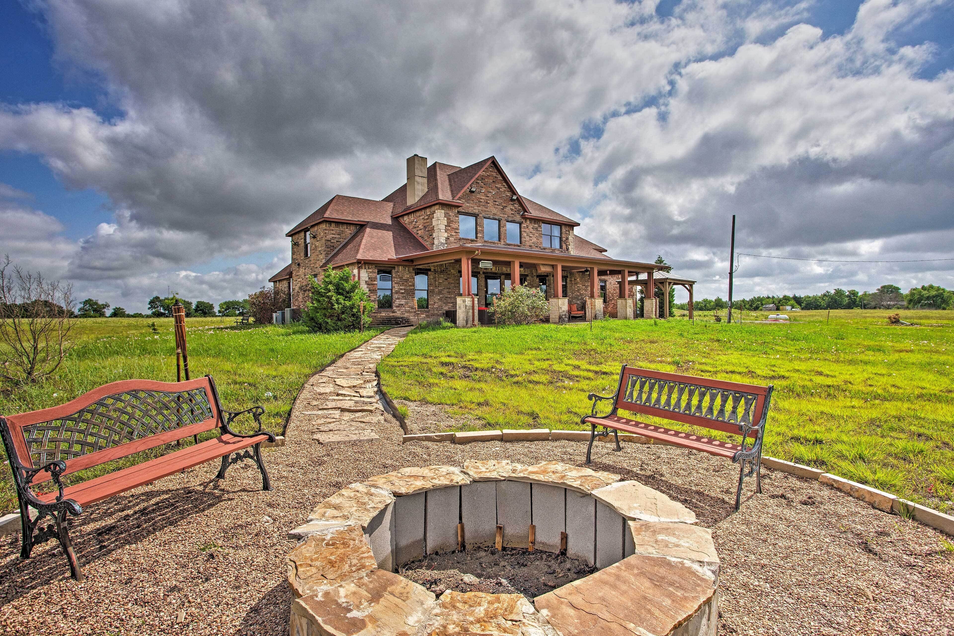 House (6 Bedrooms) | Interior