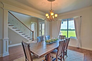 House (6 Bedrooms) | Interior