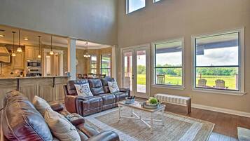 House (6 Bedrooms) | Interior