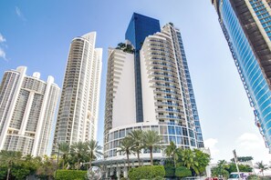 Apartment (1 Bedroom) | Interior - Pool & Tennis: Beachfront Florida Condo! (Sunny Isles Beach)