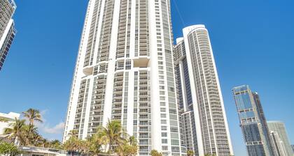Pool & Tennis: Beachfront Florida Condo!