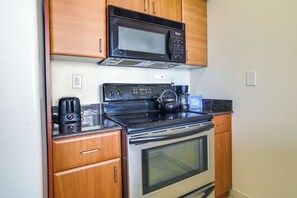 Apartment (1 Bedroom) | Interior - Pool & Tennis: Beachfront Florida Condo! (Sunny Isles Beach)