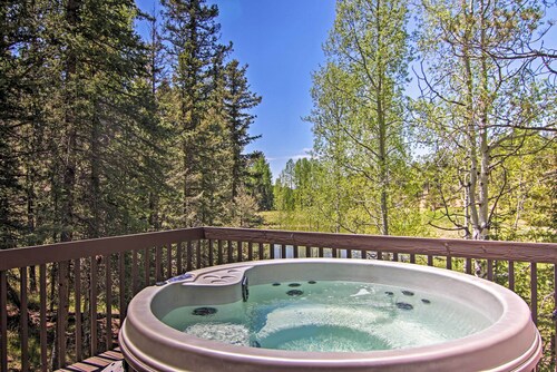 Florissant Hilltop Hideaway w/ Porch + Pond Access