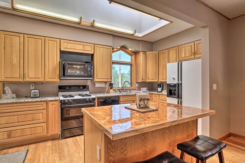 Bisbee Home < 1/2 Mi to Park & Tennis Courts!