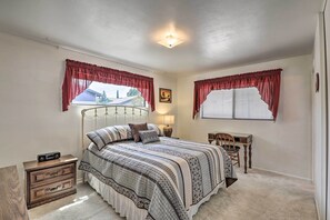 House (3 Bedrooms) | Interior - Bisbee Home < 1/2 Mi to Park & Tennis Courts! (Bisbee)