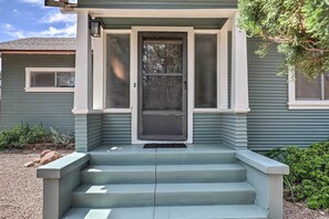 Interior - Lots of Parking & Only 2 Steps Into the Back Door! (Bisbee)