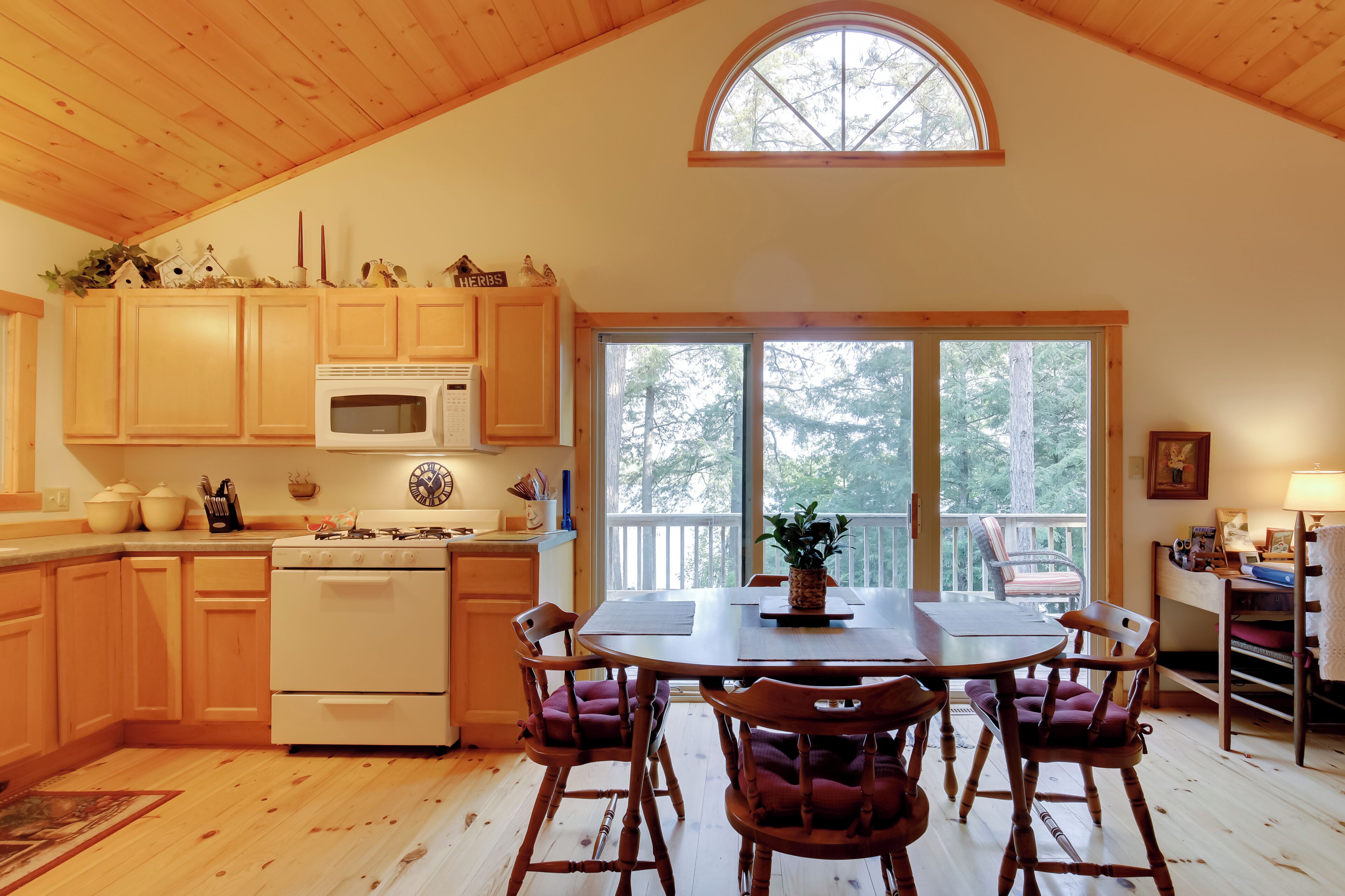 House (2 Bedrooms) | Interior