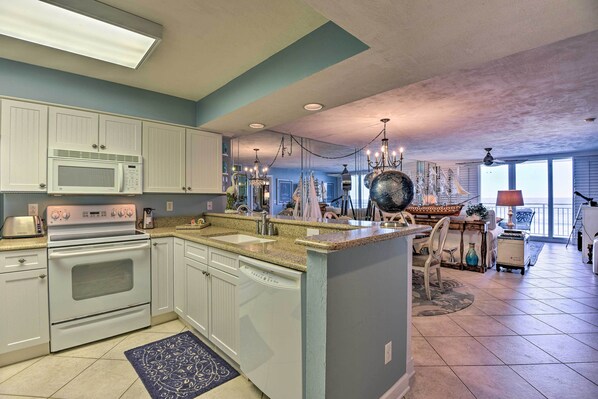 Apartment (2 Bedrooms) | Interior - Beachfront Condo w/ Pool Access in Ponce Inlet (Ponce Inlet)